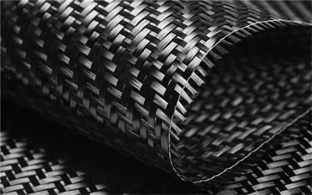 La introducción del material compuesto de carbono activado.